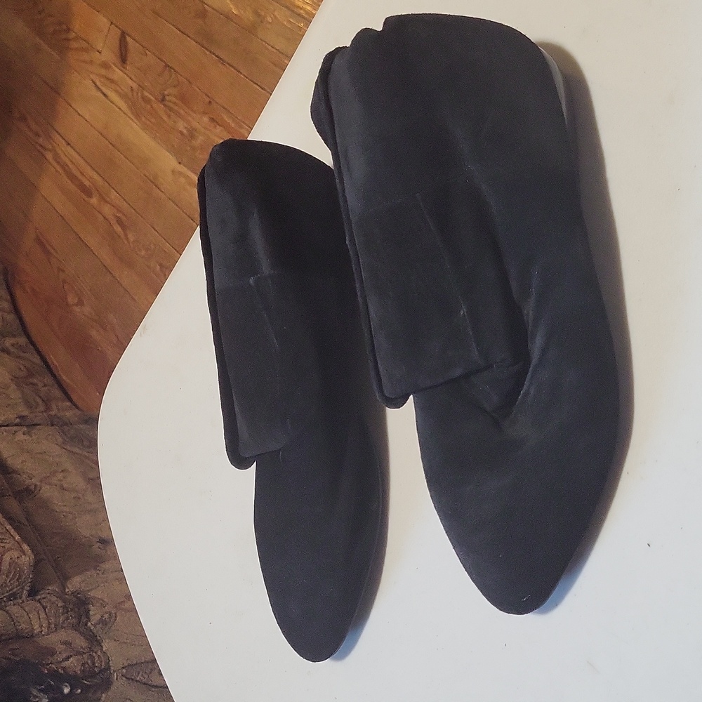 Newport News black suede size 10